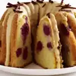 Gugelhupf mit Marzipan und gehackten Mandeln denn was angebrochen ist muss weg W2xEX 2x