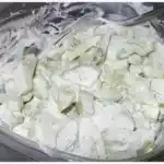 Gurkensalat mit saurer Sahne, schnell und leicht zu machen