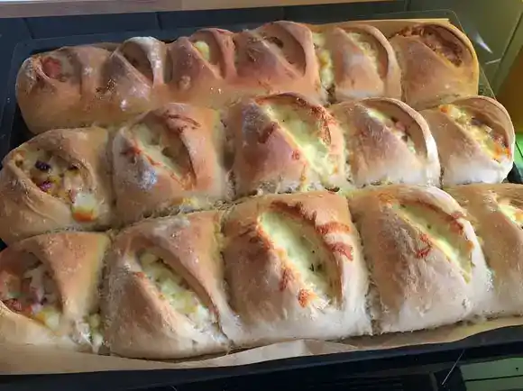 Handbrot mit Champignon und Käse