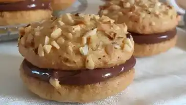 Haselnus Nutella Kuesschen W2xEX 2x png