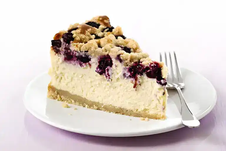 Heidelbeerkäsekuchen mit Mandelkrokant
