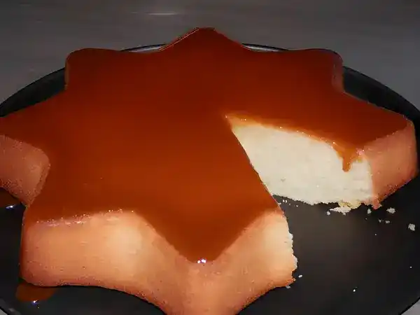Karamellkuchen aus weißer Schokolade und gesalzener Butter