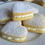 Kekse mit Milchcremefüllung