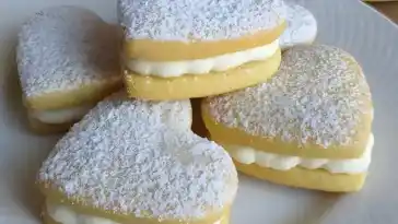 Kekse mit Milchcremefüllung