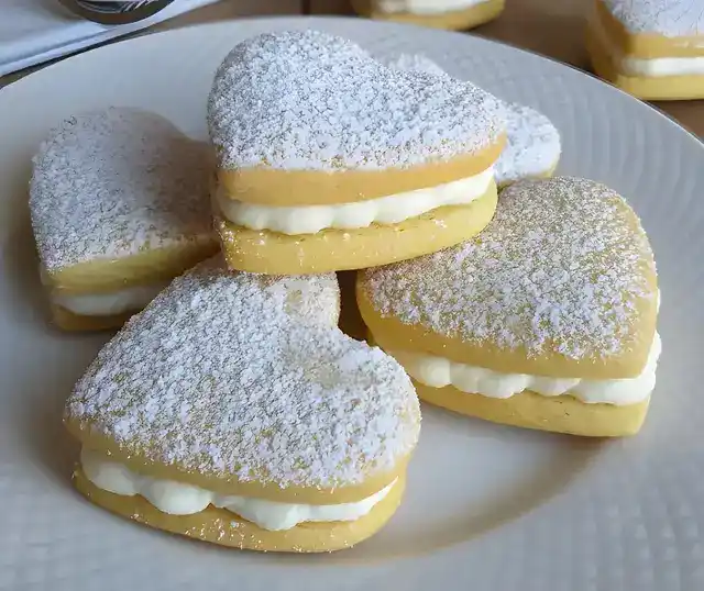 Kekse mit Milchcremefüllung