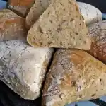 Körnerbrötchen nach Paniniart