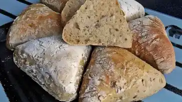 Körnerbrötchen nach Paniniart