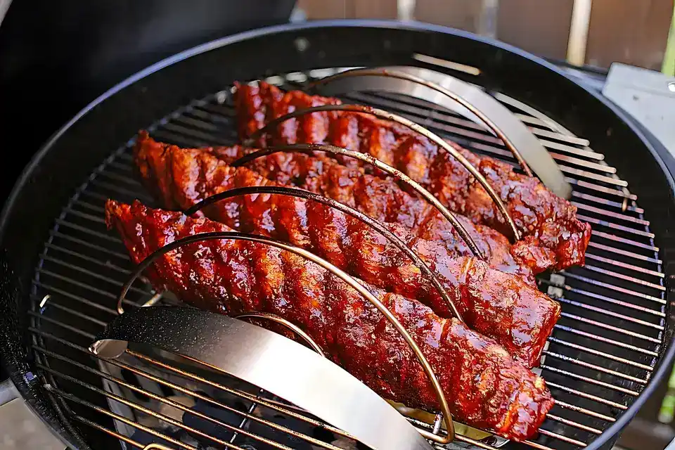 Köstliche BBQ Spareribs für Smoker und Backofen mit Soße und Gewürzmischung