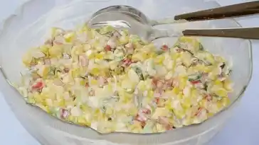 Mais Paprikasalat mit Sauerrahmdressing