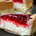 Pudding Schmand Kuchen mit Himbeeren waifu2x 2x png