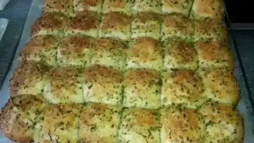 Selbstgebackenes Knoblauchbrot