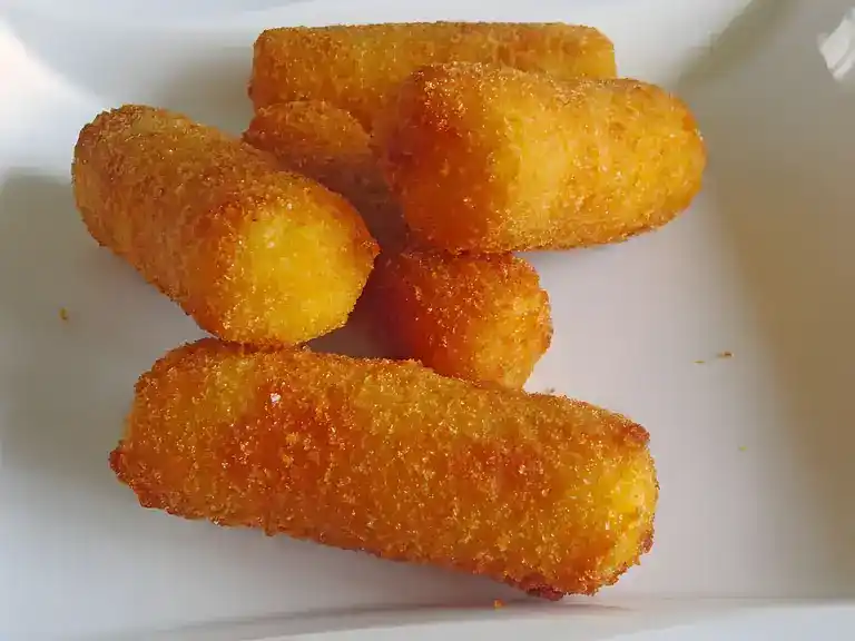 Selbstgemachte Schinken-Käse-Kartoffelkroketten