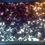 Tassenkuchen mit Heidelbeeren und Schlagsahne