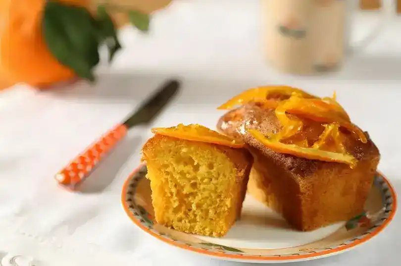 Weiche Minikuchen mit Orange und Mandel
