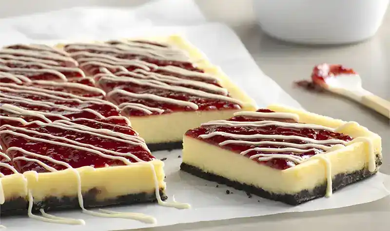 Weiße Schokoladen-Himbeer-Käsekuchen-Riegel