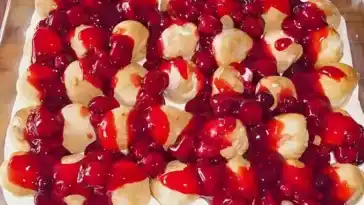 Windbeutel Dessert mit Mascarponecreme und Kirschgruetze W2xEX 2x