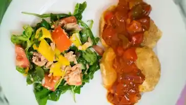 gebackener Mozzarella mit Tomatensoße