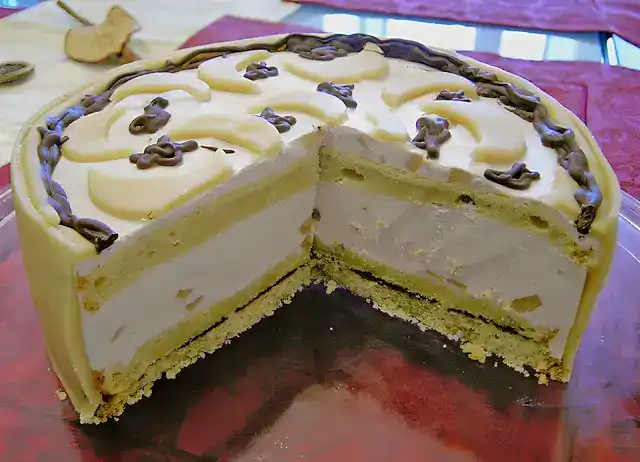 Apfel-Punsch-Torte