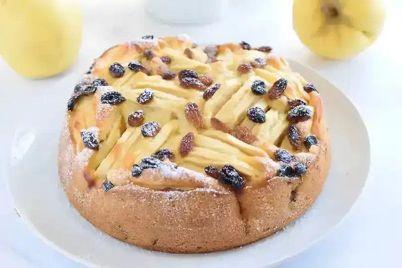 Apfel und Rosinenkuchen