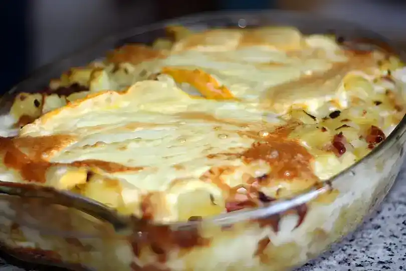 Blumenkohlgratin im Tartiflette-Stil