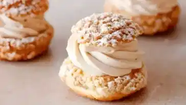 Chantilly-Puffs und Schokoladen-Ganache