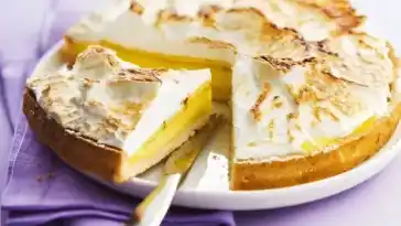 Charlotte mit Zitronenbaiser: Ein erfrischendes und leichtes Dessert