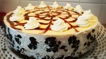 Eierlikör Torte mit Sauerkirschen