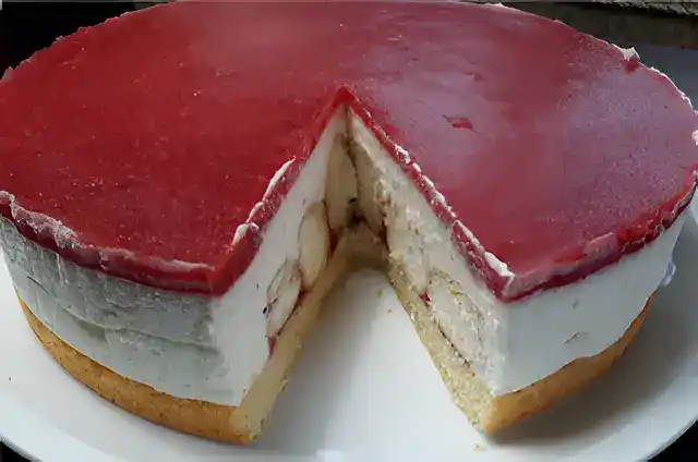 Erdbeer-Windbeuteltorte