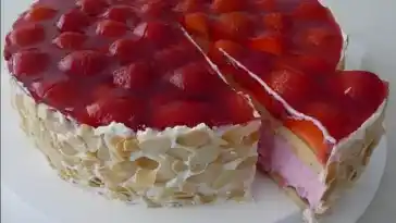 Erdbeertorte (diese Torte kann natürlich auch mit anderen Beeren hergestellt werden)