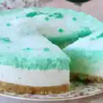 Erfrischende Waldmeister Philadelphia Torte