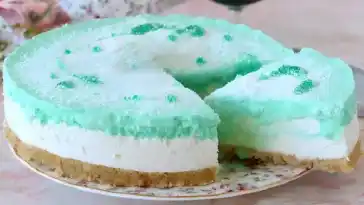 Erfrischende Waldmeister Philadelphia Torte