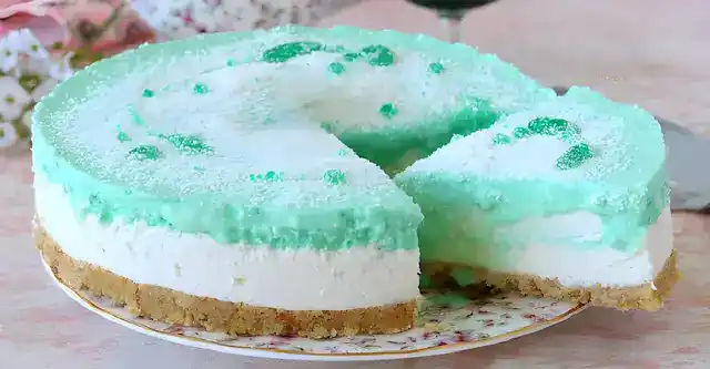 Erfrischende Waldmeister Philadelphia Torte