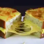 Schnelles Frühstück: Gefüllter Ei-Toast in 10 Minuten!