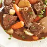 Geschmortes Rindfleisch mit Gemüse