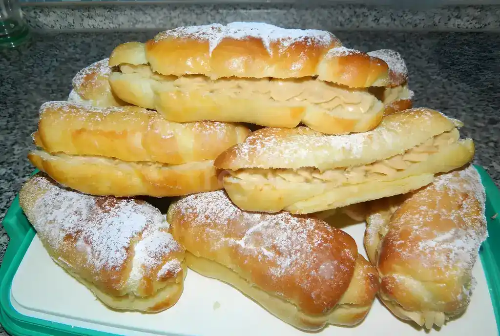 Hefebrötchen mit Vanillecreme: Ein Genuss für den Gaumen!