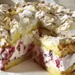 Himmelstorte mit Kirschen