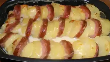 Kartoffelgratin mit Morteau-Wurst und Cancoillotte