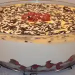 Kirschnachtisch mit Eierlikör für die Party