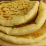 Knoblauchfladen mit Käse ohne Hefe