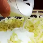 Krautsalat mit Schmand und Joghurt