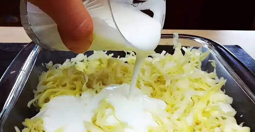Krautsalat mit Schmand und Joghurt