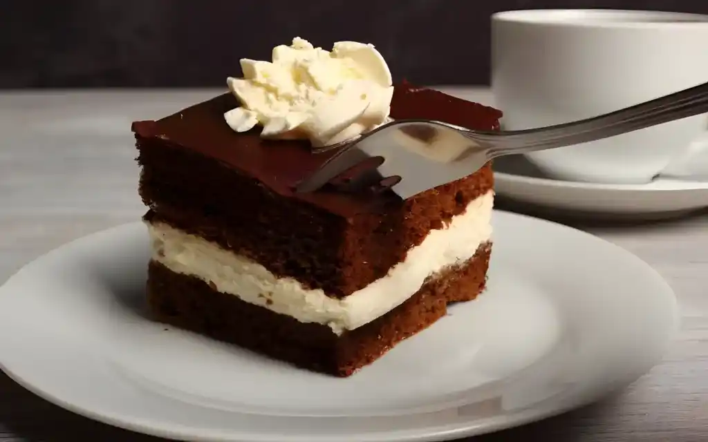 Luftige Schoko-Sahne-Torte aus Polen – So verführerisch