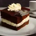 Luftige Schoko-Sahne-Torte aus Polen – So verführerisch