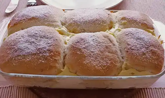 Nussbuchteln mit Topfenfüllung