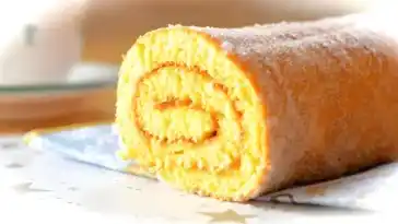 Omas Biskuitroulade