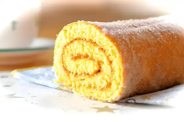 Omas Biskuitroulade