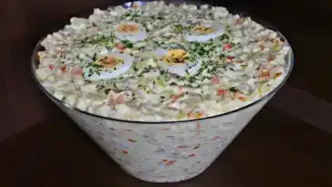 Polnischer Gemüsesalat mit Mayonnaise