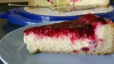Pudding-Schmand-Kuchen mit Himbeeren