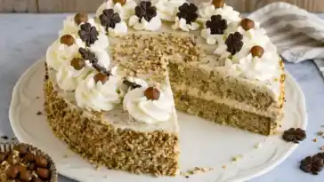 SAHNE-NUSS-TORTE