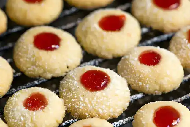 Saftige Weihnachtsplätzchen – Engelsaugen schnell und einfach gemacht!